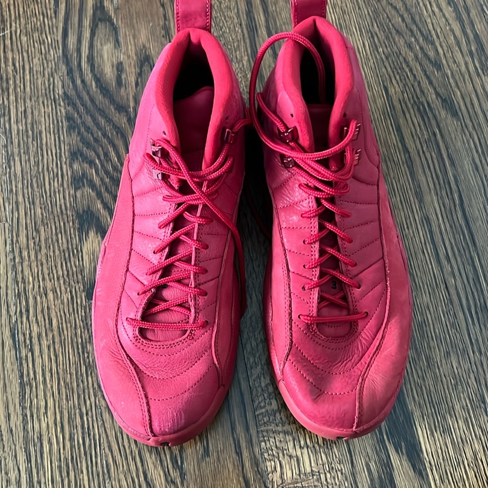 Jordan 12 Retro.